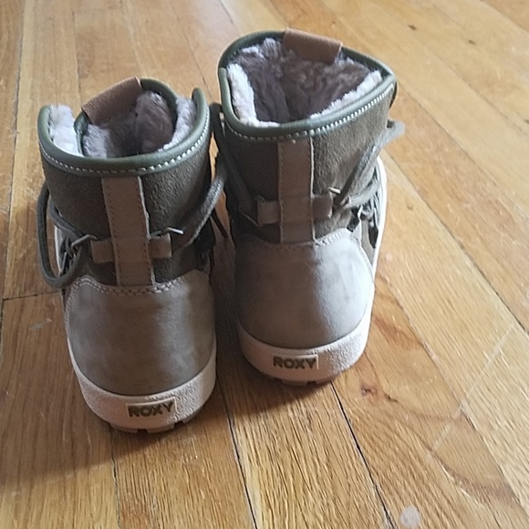 Womens Roxy Faux Fur Lined Sneakers size 7 - Picture 2 of 4